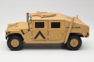 Hummer H1 AM General Military Police Exoto 1:18 01801 Métal Moulé — image 4 sur 8