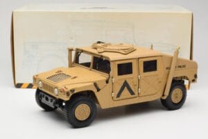 Hummer H1 AM General Military Police Exoto 1:18 01801 Métal Moulé — image 8 sur 8