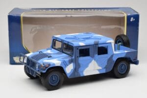 Hummer H1 Humvee Bleu & Blanc Motormax 1:18 73157 Métal Moulé — image 8 sur 8