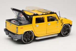 Hummer H2 SUT Concept Jaune Maisto 1:18 31067 Métal Moulé — image 3 sur 8