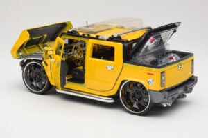 Hummer H2 SUT Concept Jaune Maisto 1:18 31067 Métal Moulé — image 5 sur 8