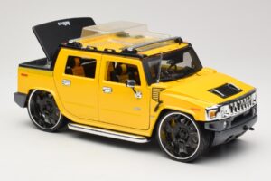 Hummer H2 SUT Concept Jaune Maisto 1:18 31067 Métal Moulé — image 6 sur 8
