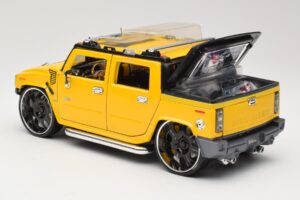 Hummer H2 SUT Concept Jaune Maisto 1:18 31067 Métal Moulé — image 7 sur 8