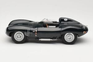 Jaguar D-Type Short Nose Vert AUTOart 1:18 73561 Métal Moulé — image 3 sur 6