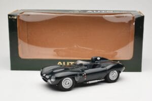 Jaguar D-Type Short Nose Vert AUTOart 1:18 73561 Métal Moulé — image 6 sur 6