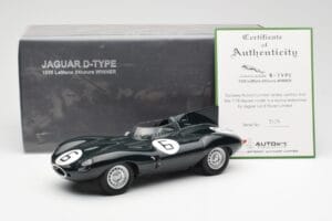 Jaguar D-Type #6 M. Hawthorn / I. Bueb Team Jaguar Cars Ltd 24 Hours of Le Mans 1955 AUTOart 1:18 85586 Métal Moulé — image 6 sur 6