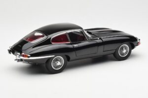 Jaguar E-Type 3.8 Series 1 Noir Kyosho 1:18 08954BK Métal Moulé — image 3 sur 8