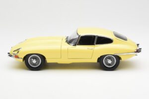 Jaguar E-Type 3.8 Series 1 Jaune Clair Kyosho 1:18 08954LY Métal Moulé — image 4 sur 8