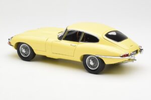 Jaguar E-Type 3.8 Series 1 Jaune Clair Kyosho 1:18 08954LY Métal Moulé — image 7 sur 8