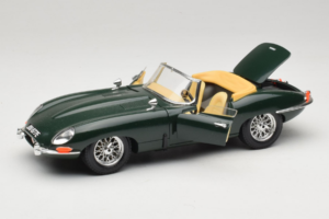 Jaguar E-Type Cabriolet Vert Bburago 1:18 3026 Métal Moulé — image 2 sur 8