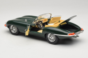 Jaguar E-Type Cabriolet Vert Bburago 1:18 3026 Métal Moulé — image 5 sur 8