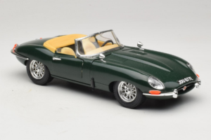 Jaguar E-Type Cabriolet Vert Bburago 1:18 3026 Métal Moulé — image 6 sur 8