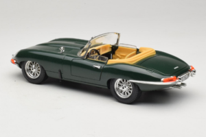 Jaguar E-Type Cabriolet Vert Bburago 1:18 3026 Métal Moulé — image 7 sur 8