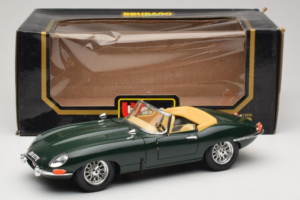 Jaguar E-Type Cabriolet Vert Bburago 1:18 3026 Métal Moulé — image 8 sur 8