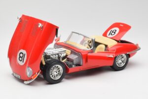 Jaguar E-Type Cabriolet Rouge Bburago 1:18 3016 Métal Moulé — image 2 sur 8