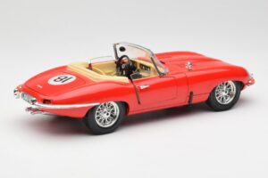 Jaguar E-Type Cabriolet Rouge Bburago 1:18 3016 Métal Moulé — image 3 sur 8
