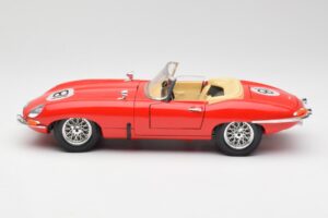 Jaguar E-Type Cabriolet Rouge Bburago 1:18 3016 Métal Moulé — image 4 sur 8