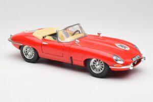 Jaguar E-Type Cabriolet Rouge Bburago 1:18 3016 Métal Moulé — image 6 sur 8