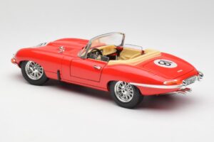 Jaguar E-Type Cabriolet Rouge Bburago 1:18 3016 Métal Moulé — image 7 sur 8