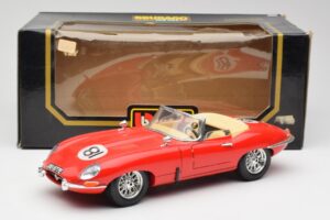 Jaguar E-Type Cabriolet Rouge Bburago 1:18 3016 Métal Moulé — image 8 sur 8