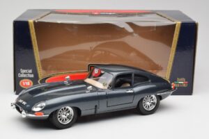 Jaguar E-Type Series 1 Vert Bburago 1:18 3018-M1 Métal Moulé — image 2 sur 8