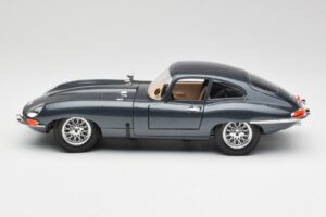 Jaguar E-Type Series 1 Vert Bburago 1:18 3018-M1 Métal Moulé — image 3 sur 8
