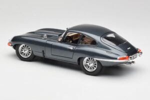 Jaguar E-Type Series 1 Vert Bburago 1:18 3018-M1 Métal Moulé — image 4 sur 8