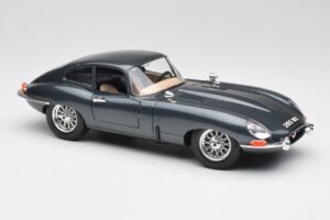 Jaguar E-Type Series 1 Vert Bburago 1:18 3018-M1 Métal Moulé — image 6 sur 8