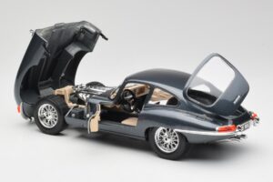 Jaguar E-Type Series 1 Vert Bburago 1:18 3018-M1 Métal Moulé — image 7 sur 8