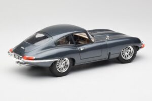 Jaguar E-Type Gris Bburago 1:18 30018 Métal Moulé — image 3 sur 8