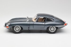 Jaguar E-Type Gris Bburago 1:18 30018 Métal Moulé — image 4 sur 8