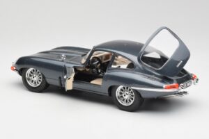 Jaguar E-Type Gris Bburago 1:18 30018 Métal Moulé — image 5 sur 8