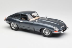 Jaguar E-Type Gris Bburago 1:18 30018 Métal Moulé — image 6 sur 8