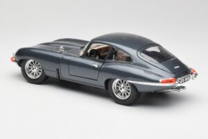 Jaguar E-Type Gris Bburago 1:18 30018 Métal Moulé — image 7 sur 8