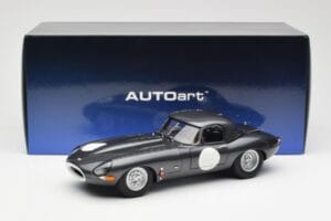 Jaguar E-Type Series 1 Coupe Lightweight Gris Foncé AUTOart 1:18 73647 Métal Moulé — image 8 sur 8