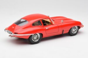 Jaguar E-Type Rouge Bburago 1:18 3018 Métal Moulé — image 3 sur 8