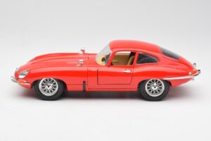 Jaguar E-Type Rouge Bburago 1:18 3018 Métal Moulé — image 4 sur 8