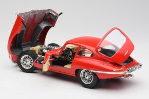Jaguar E-Type Rouge Bburago 1:18 3018 Métal Moulé — image 5 sur 8