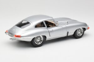 Jaguar E-Type Series 1 Argent Bburago 1:18 3018-M2 Métal Moulé — image 3 sur 8