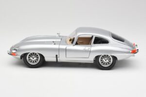 Jaguar E-Type Series 1 Argent Bburago 1:18 3018-M2 Métal Moulé — image 4 sur 8