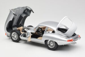 Jaguar E-Type Series 1 Argent Bburago 1:18 3018-M2 Métal Moulé — image 5 sur 8