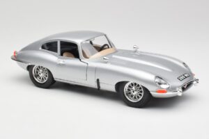 Jaguar E-Type Series 1 Argent Bburago 1:18 3018-M2 Métal Moulé — image 6 sur 8
