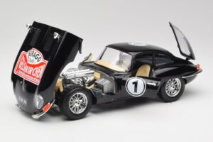 Jaguar E-Type Series 1 #1 British Racing Green Bburago 1:18 3018-M3 Métal Moulé — image 2 sur 8