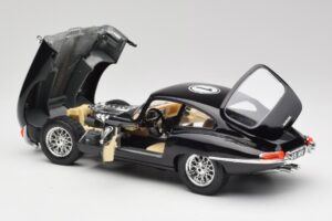 Jaguar E-Type Series 1 #1 British Racing Green Bburago 1:18 3018-M3 Métal Moulé — image 5 sur 8