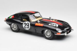 Jaguar E-Type #29 Noir Bburago 1:18 3018-M4 Métal Moulé — image 6 sur 8