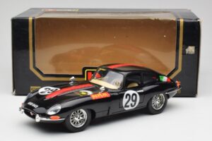 Jaguar E-Type #29 Noir Bburago 1:18 3018-M4 Métal Moulé — image 8 sur 8