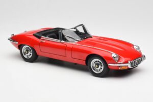 Jaguar E-Type Roadster Series III V12 Rouge AUTOart 1:18 73523 Métal Moulé — image 6 sur 8