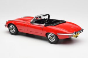 Jaguar E-Type Roadster Series III V12 Rouge AUTOart 1:18 73523 Métal Moulé — image 7 sur 8
