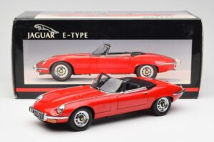 Jaguar E-Type Roadster Series III V12 Rouge AUTOart 1:18 73523 Métal Moulé — image 8 sur 8