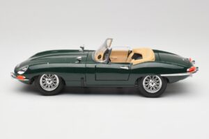 Jaguar E-Type Series 1 Roadster Vert Bburago 1:18 3018-M5 Métal Moulé — image 4 sur 8